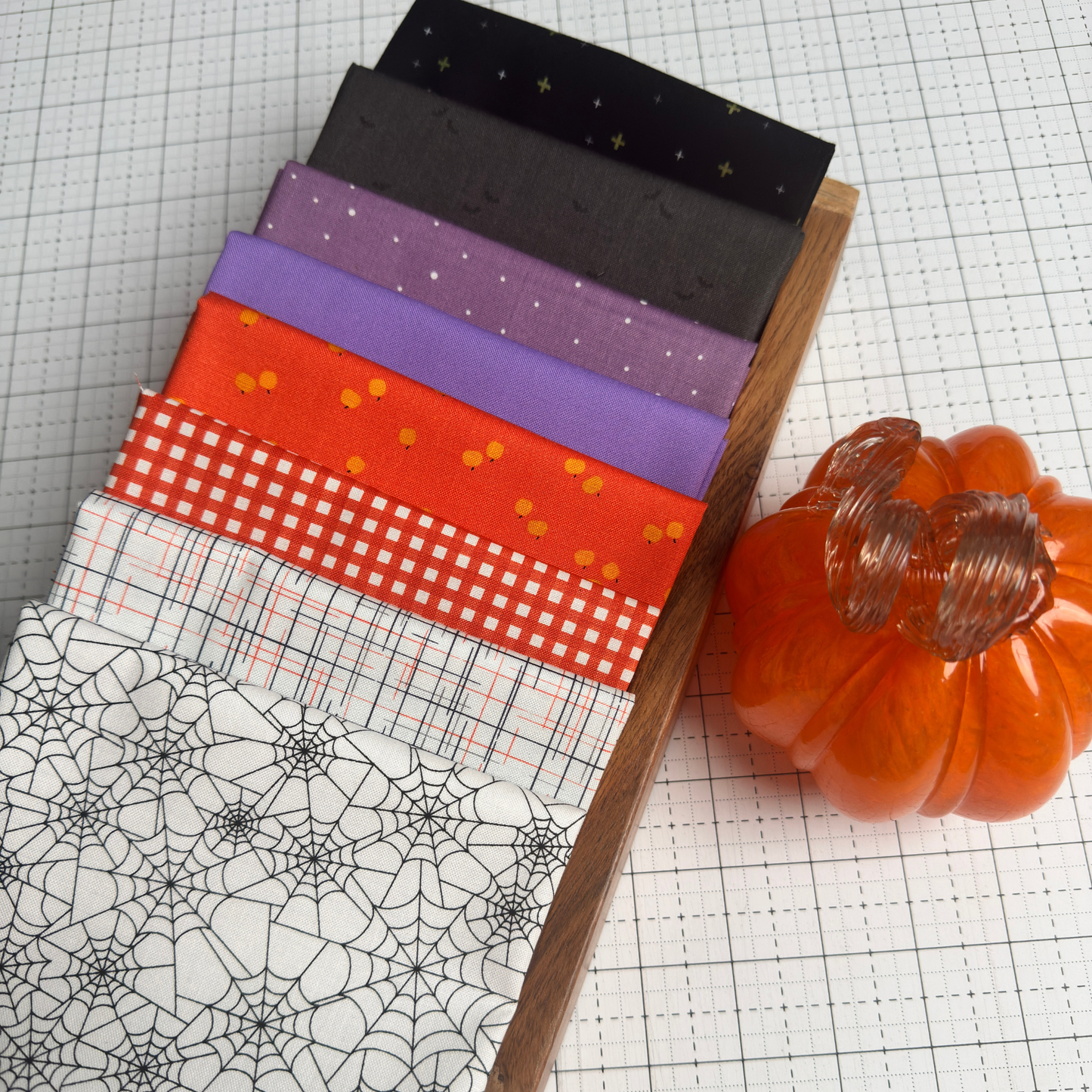 Spooky Season Basics: Fright Night – 8-Piece Fat Quarter Bundle