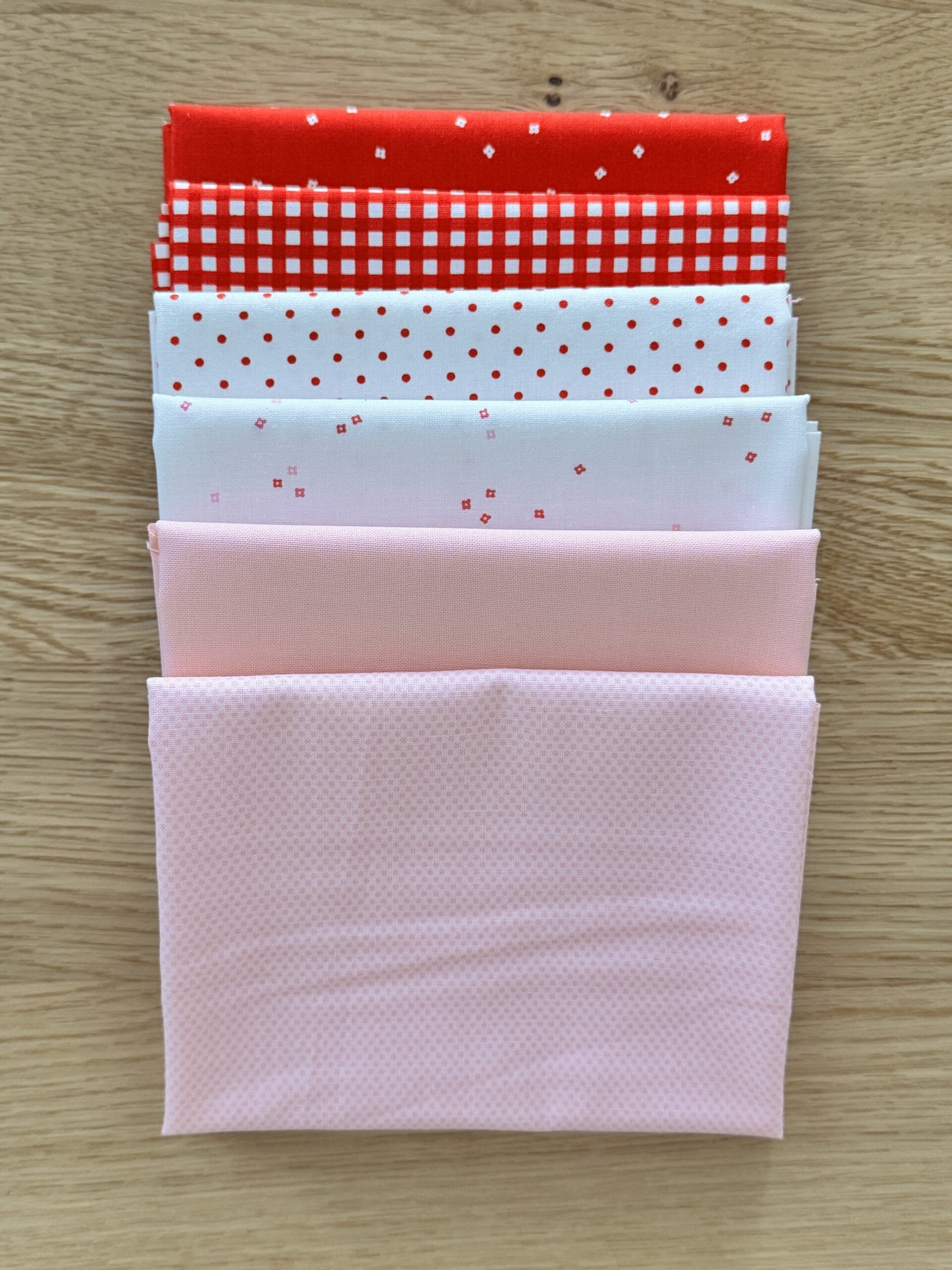 Hugs Seasonal Basics Petite FQB - 6 pc.