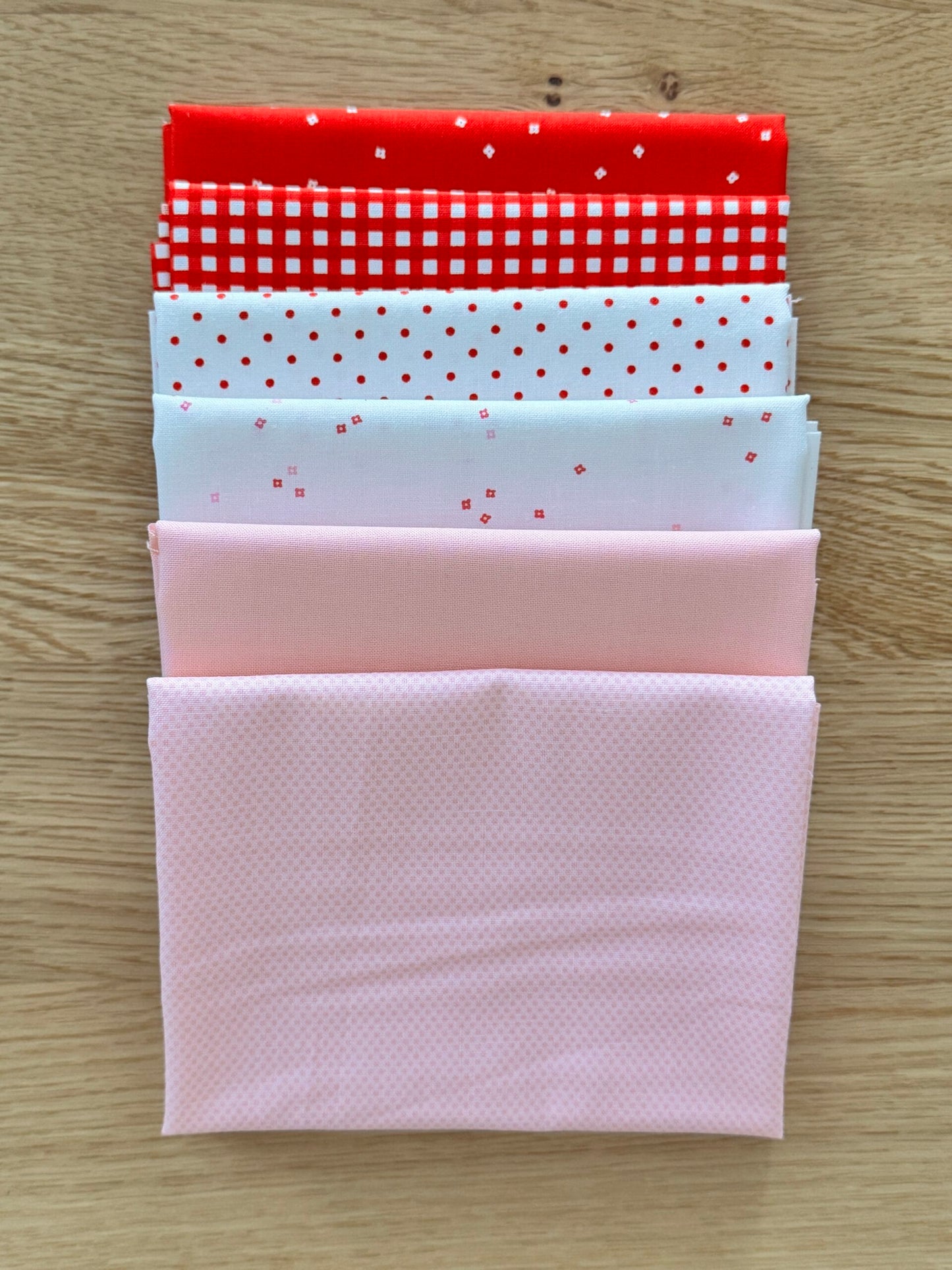 Hugs Seasonal Basics Petite FQB - 6 pc.
