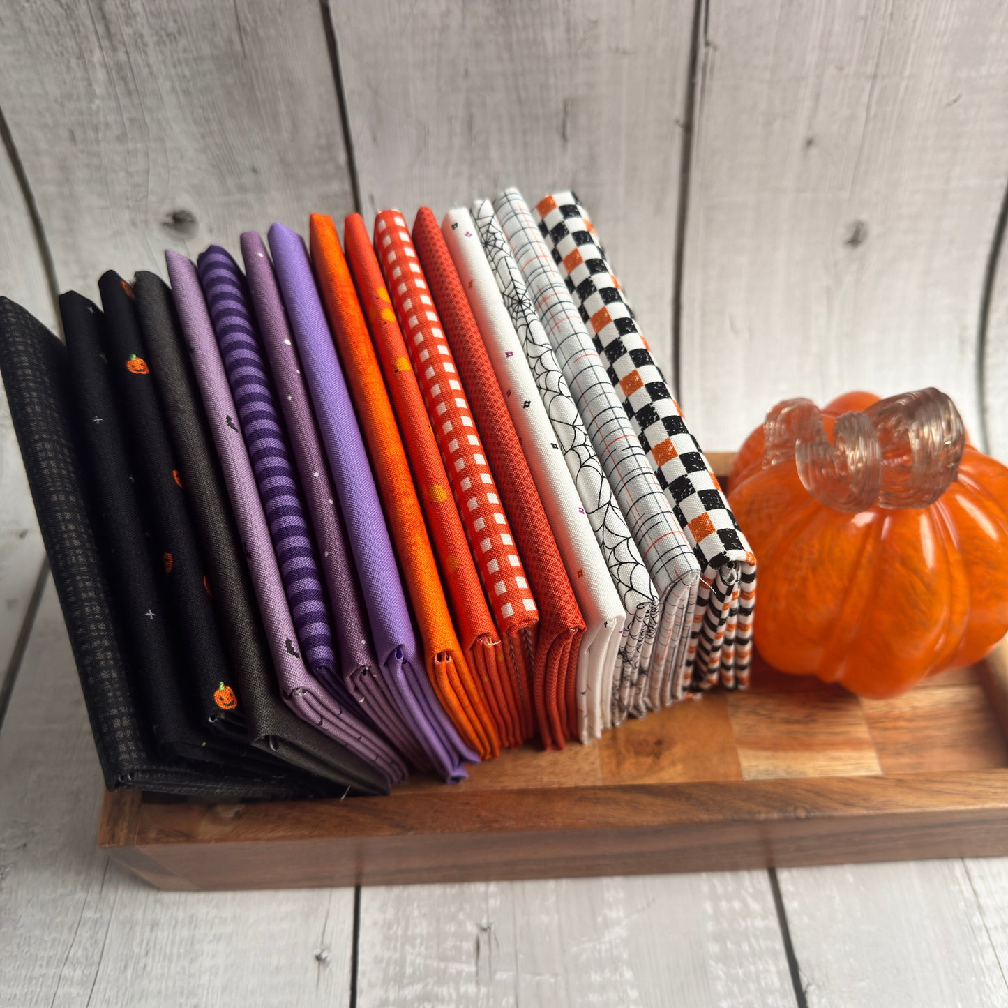 Spooky Season Basics – 16-Piece Fat Quarter Bundle