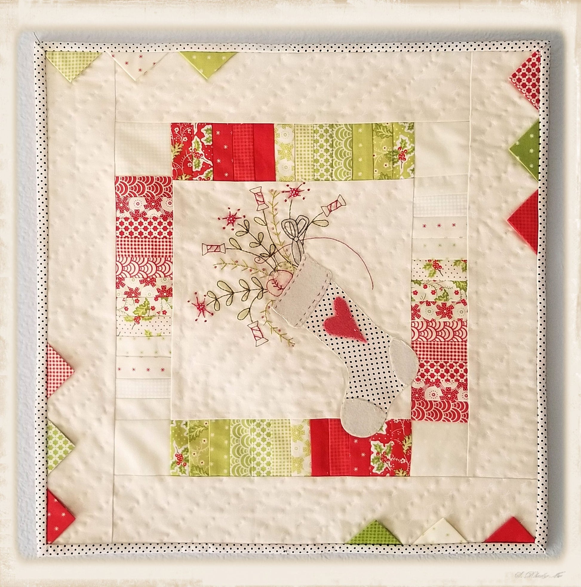 A Stitcher’s Stocking Mini Quilt Pattern – Plumcute